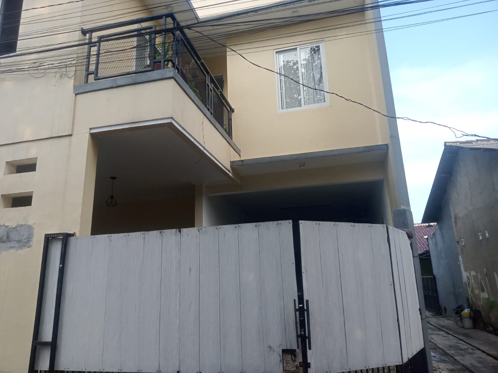 RUMAH STRATEGIS DEKAT PINTU TOL DESARI